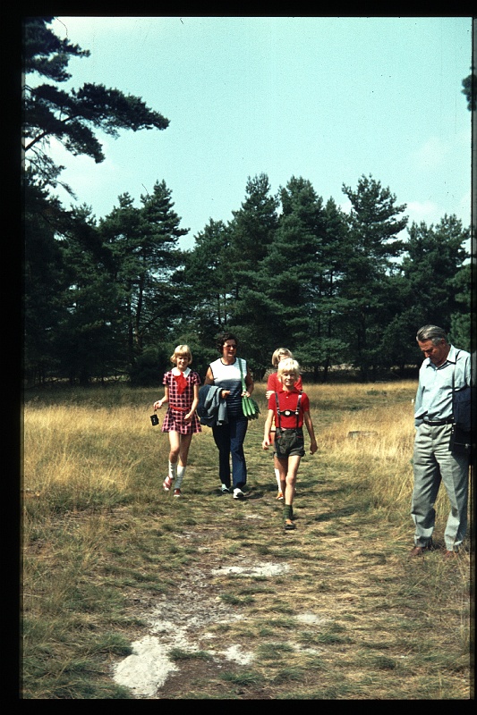 02.Veluwe aug 1973 Rino,Ilse,Brigitte,Marion,Peter.JPG